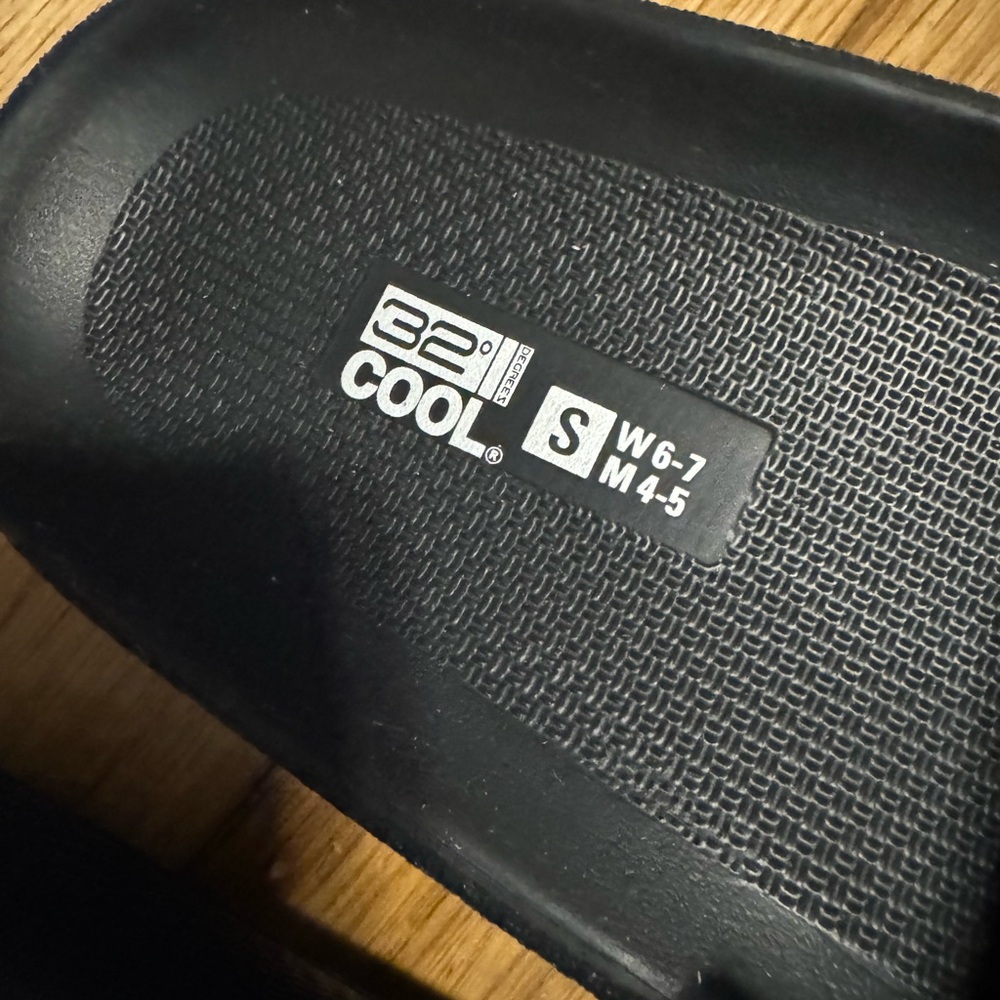 32 Degrees men’s/woman’s black slides sizes Small, Medium and Large - Picture 2 of 10